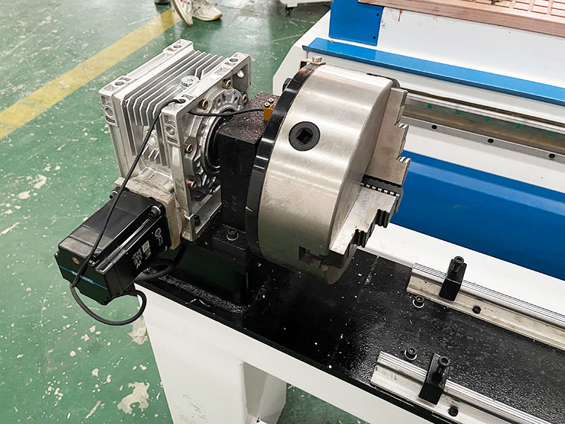 3D數(shù)控木工雕刻機(jī)帶自動(dòng)換刀和第四軸旋轉(zhuǎn)工作臺(tái)