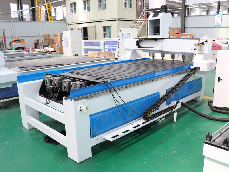 多頭四軸旋轉(zhuǎn)3D數(shù)控木雕機(jī)