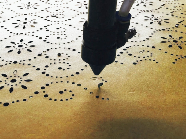 自動送料布料皮革激光切割機(jī)