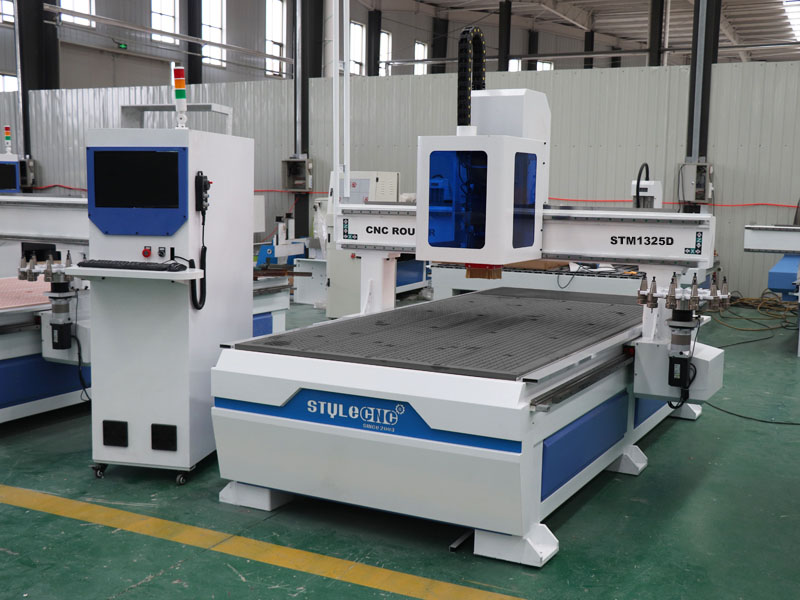 全自動4x8木工數(shù)控機床帶換刀裝置