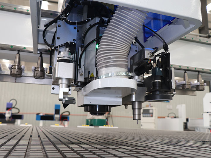 2025年最佳自動換刀數控雕刻機與振動刀切割機