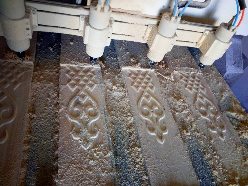 用于木工項(xiàng)目的第四軸數(shù)控雕刻機(jī)