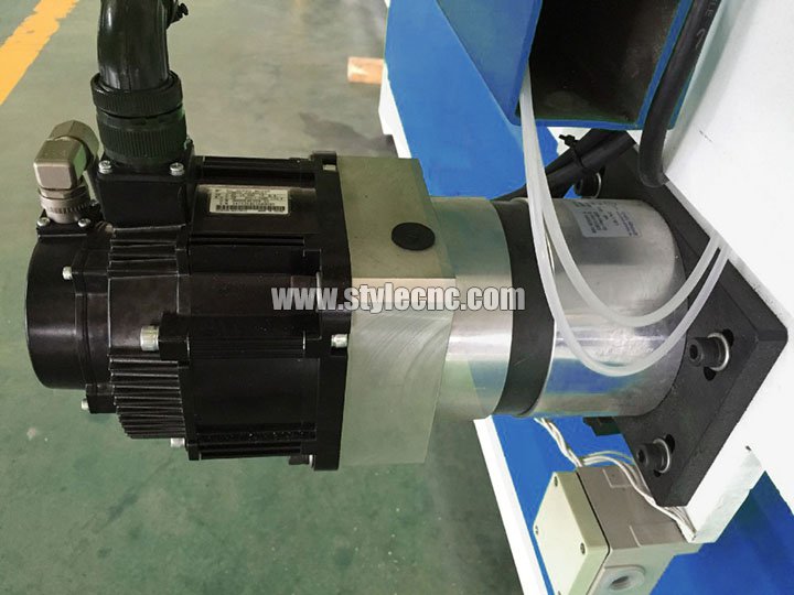 日本安川伺服電機(jī)及驅(qū)動器 日本安川伺服電機(jī)及驅(qū)動器