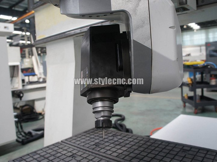 小型五軸數(shù)控加工中心用于 3D 木工