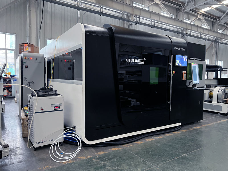 金屬板材、管材兩用光纖激光切割機