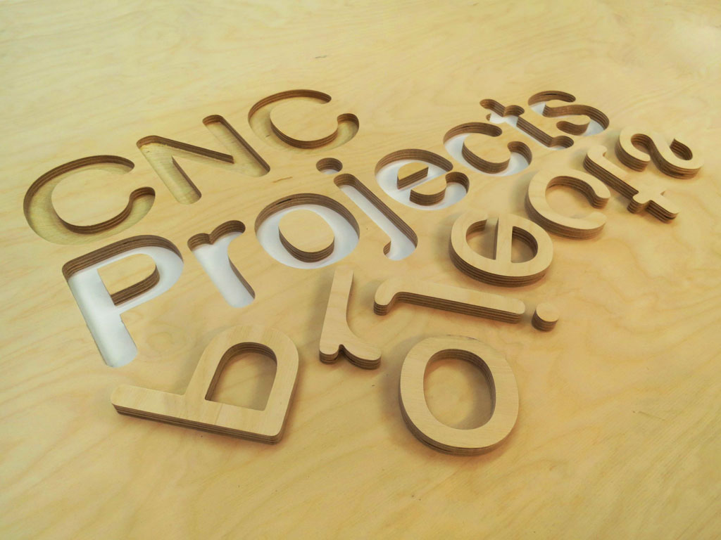 用于木質(zhì)標牌制作項目的數(shù)控雕刻機