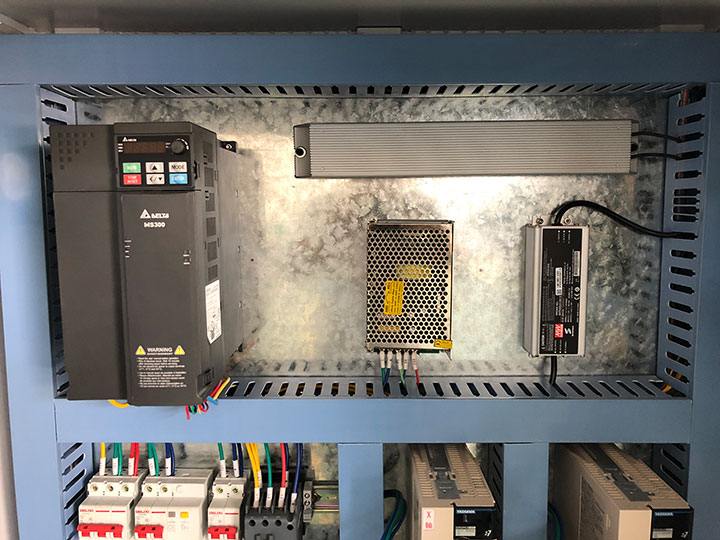 CNC木工加工中心臺達變頻器