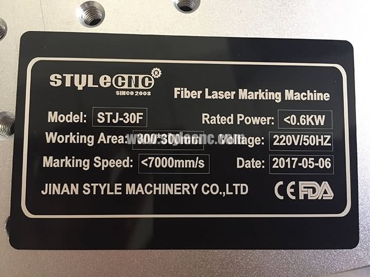 用于定制標(biāo)牌項目的光纖激光雕刻機(jī)