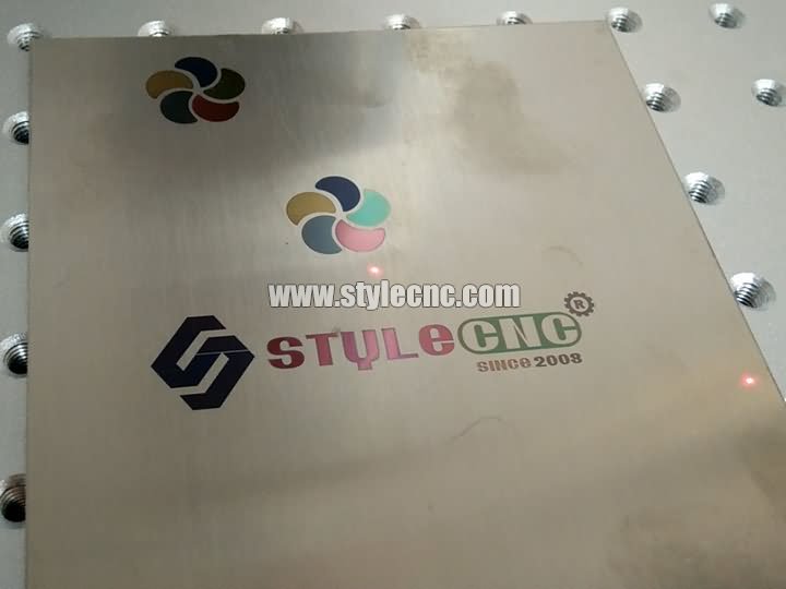 不銹鋼標(biāo)牌制作項目采用彩色激光雕刻機(jī)