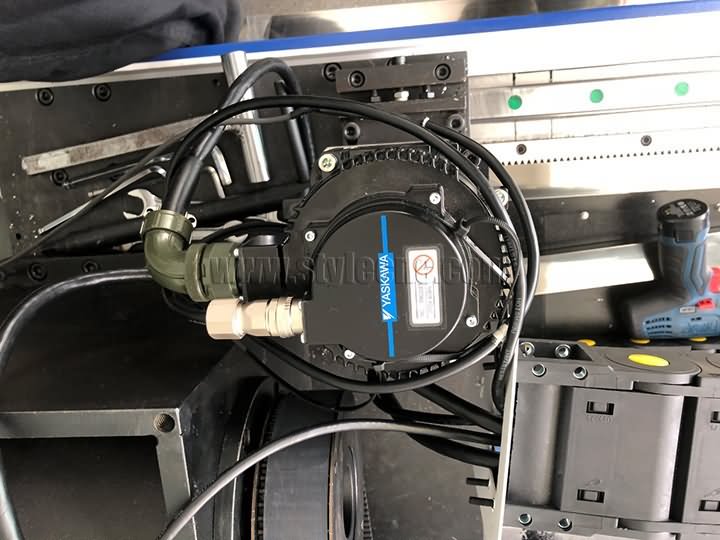 安川伺服電機 安川伺服電機