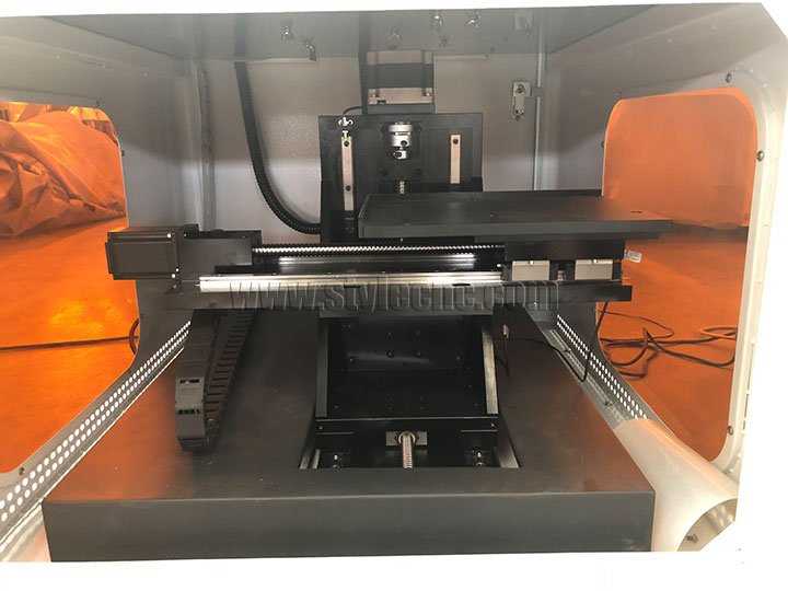 所有軸傳動(dòng)采用高精度滾珠絲杠， 3D 激光雕刻機(jī)