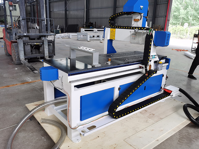 適合家庭使用的帶換刀裝置的小型臺式數控雕刻機