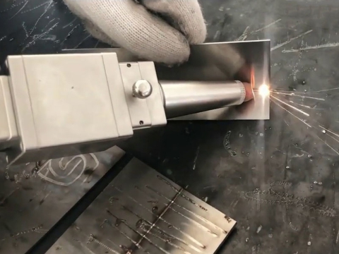 如何使用手持式激光焊接機？