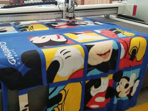 數(shù)控毛毯切割機(jī)與振動(dòng)刀切割機(jī)