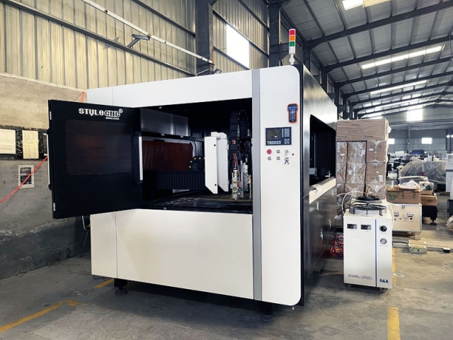 4x4 混合纖維和 CO2 金屬和木材激光切割工作臺