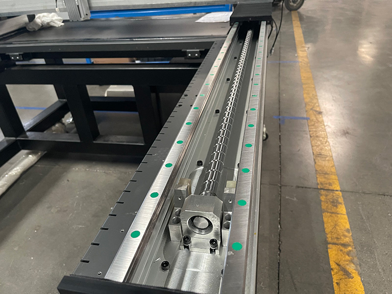 雙導軌、研磨滾珠絲杠傳動 雙導軌、研磨滾珠絲杠傳動