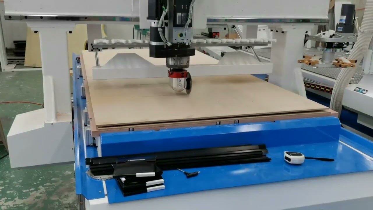 用于家具銑削、切割、鉆孔的 PTP數(shù)控雕刻機(jī) 用于家具銑削、切割、鉆孔的 PTP數(shù)控雕刻機(jī)